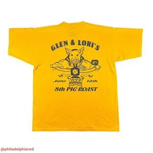 VTG 1999 Harley Davidson Inspired Glen & Lori's 8th Pig Roast yellow t-shirt L